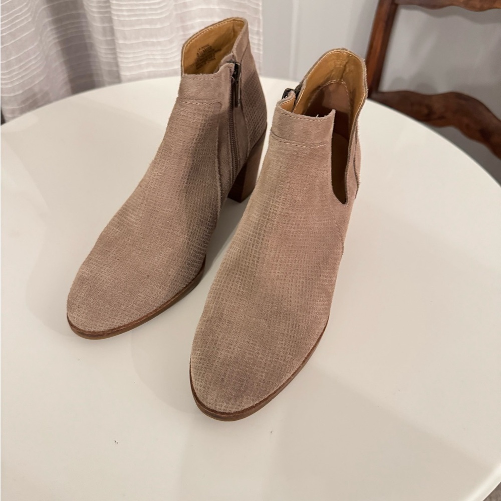 Lucky Brand Textured Tan Ankle Booties